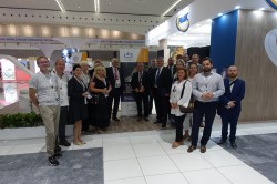 Slovenská delegácia s  prezidentom PIARC a partnermi z ČR na kongrese v Abu Dhabi 2019